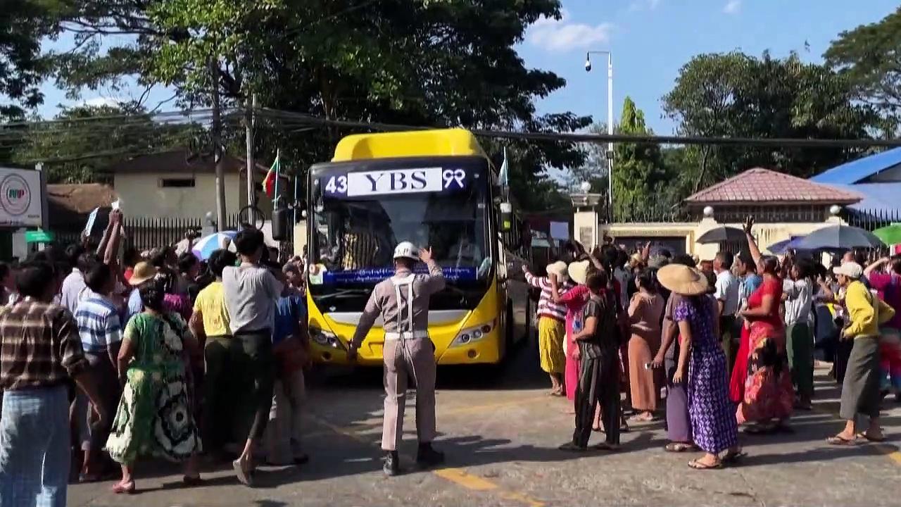 Watch: Buses carrying freed prisoners leave Yangon jail on Myanmar's independence day