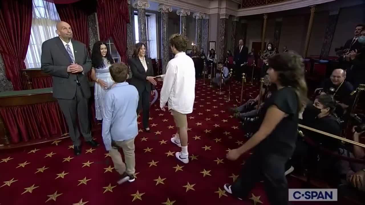 WATCH: John Fetterman’s Awkward Swearing-In - One News Page VIDEO