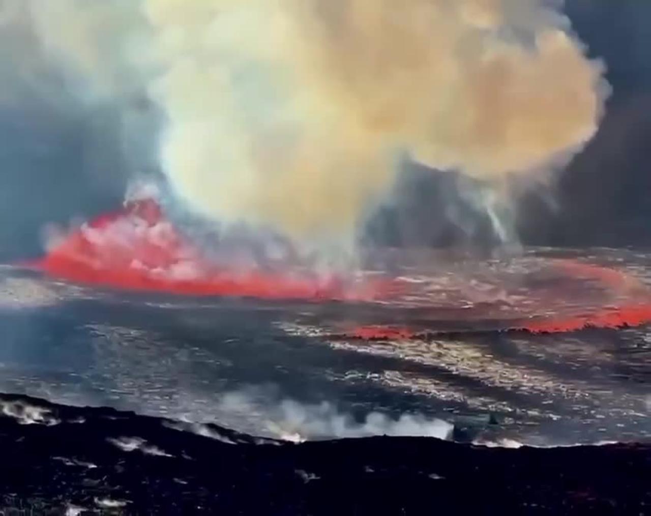 The Hawaiian Islands began an eruption of the Kilauea volcano
