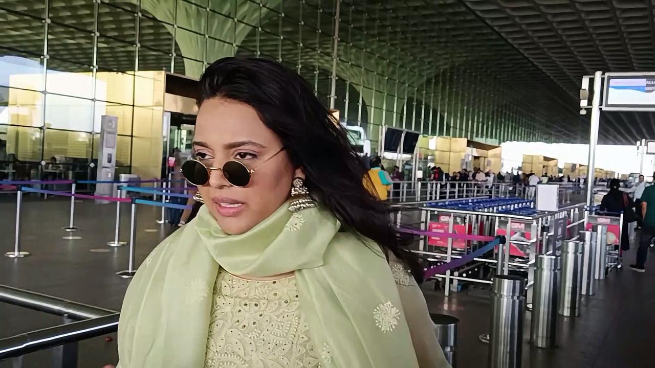 Swara Bhasker takes a dig at politicians over Pathaan's Besharam Rang song