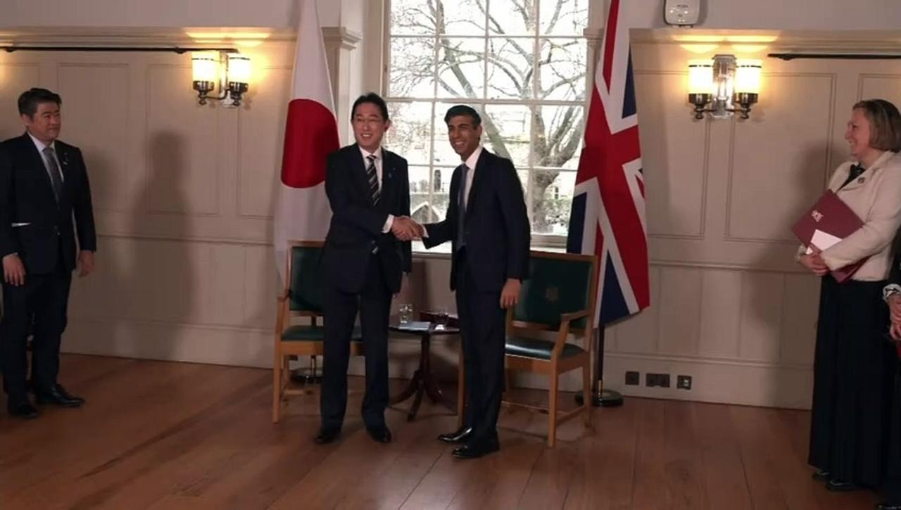 UK and Japan PMs sign defence agreement