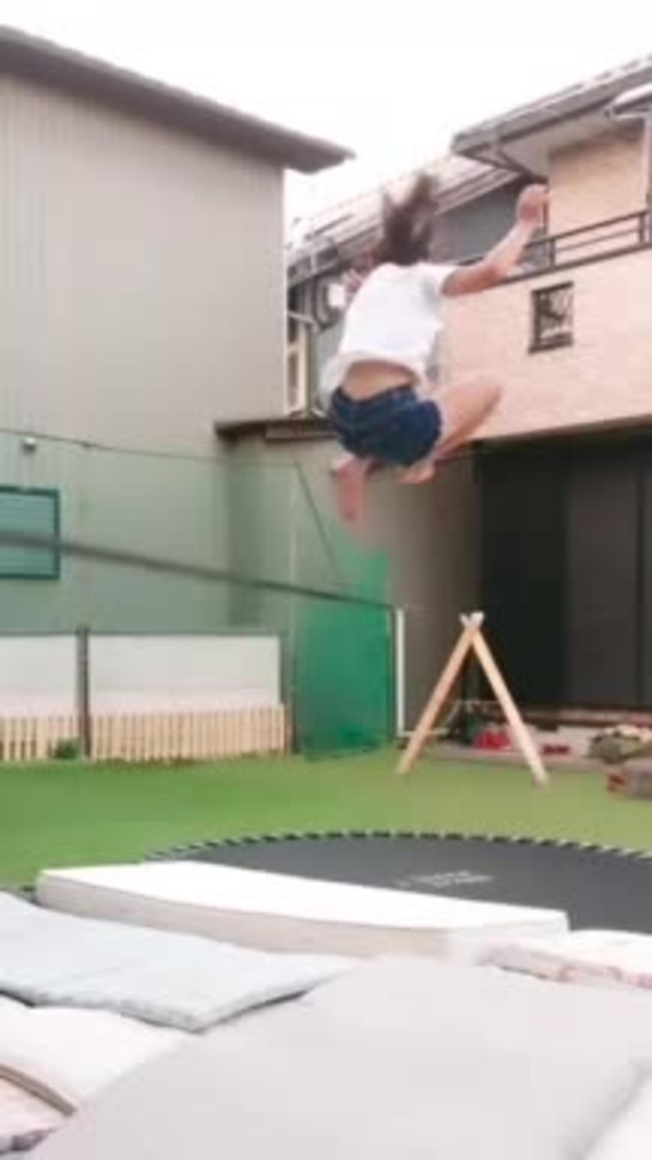 Little Girls Attempts Amazing Tricks on Slackline