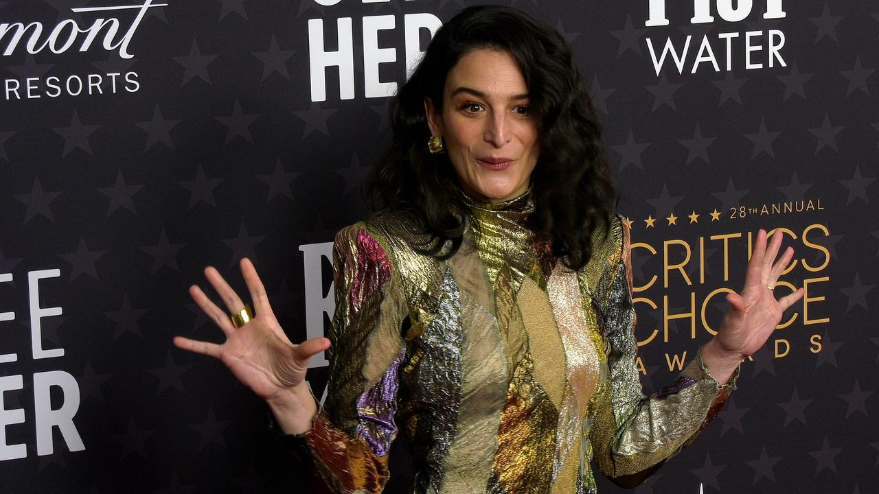 Jenny Slate 2023 Critics Choice Awards Red - One News Page VIDEO