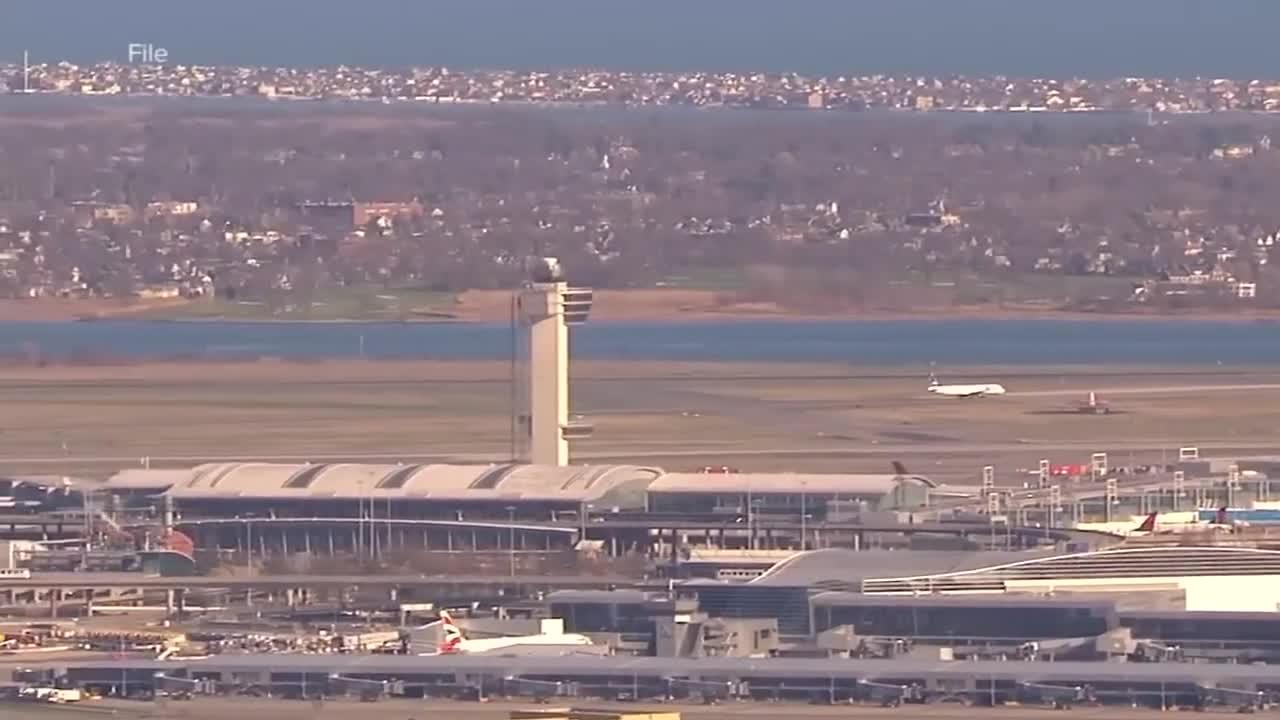 American Airlines, Delta Planes Nearly Collide - One News Page VIDEO