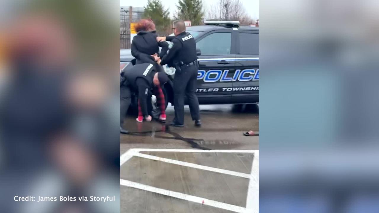 Video Shows Police Officer Punching Woman One News Page Video