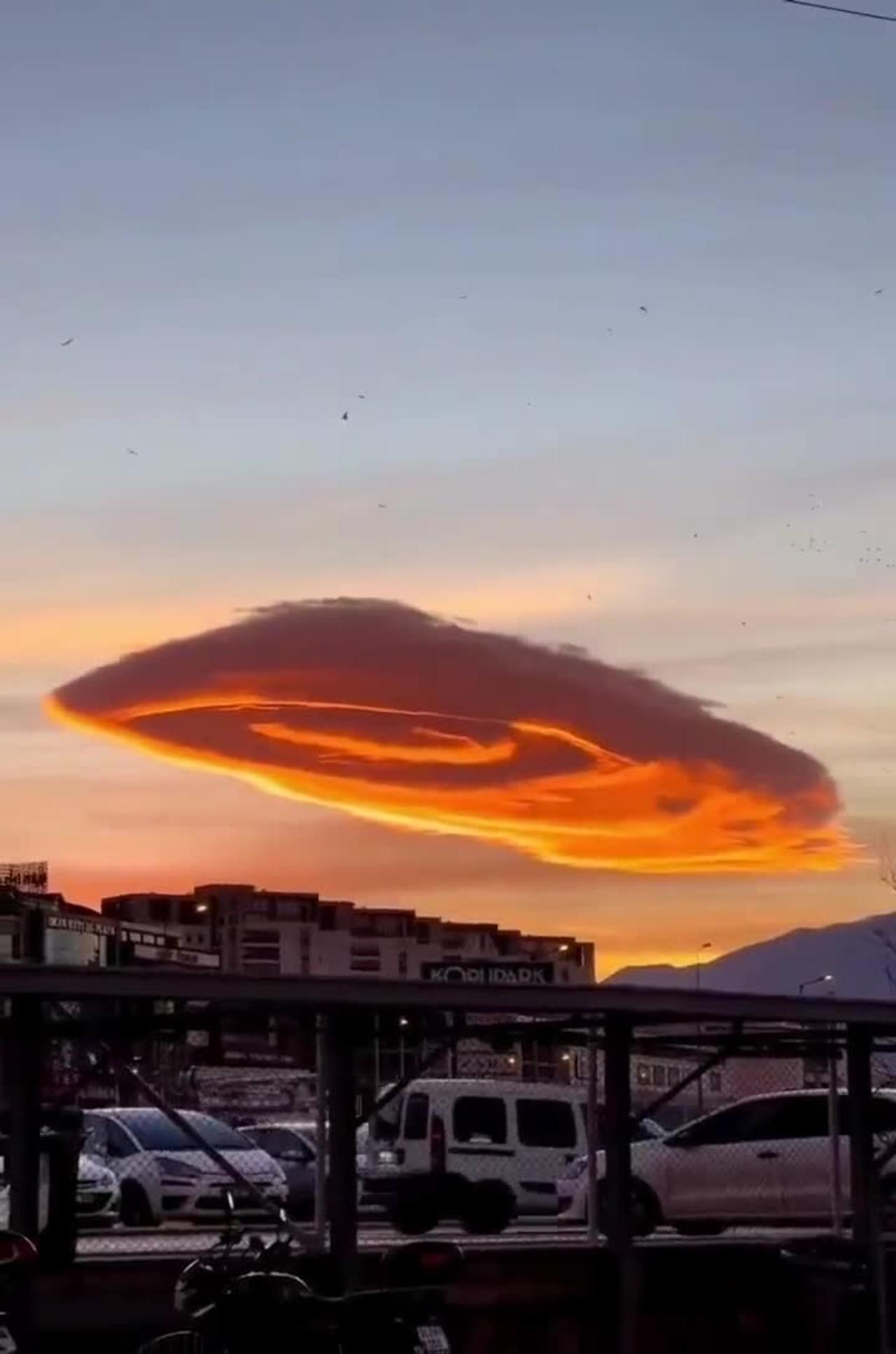 Bizarre Ufo Shaped Cloud Spotted Over Turkey One News Page Video 7628