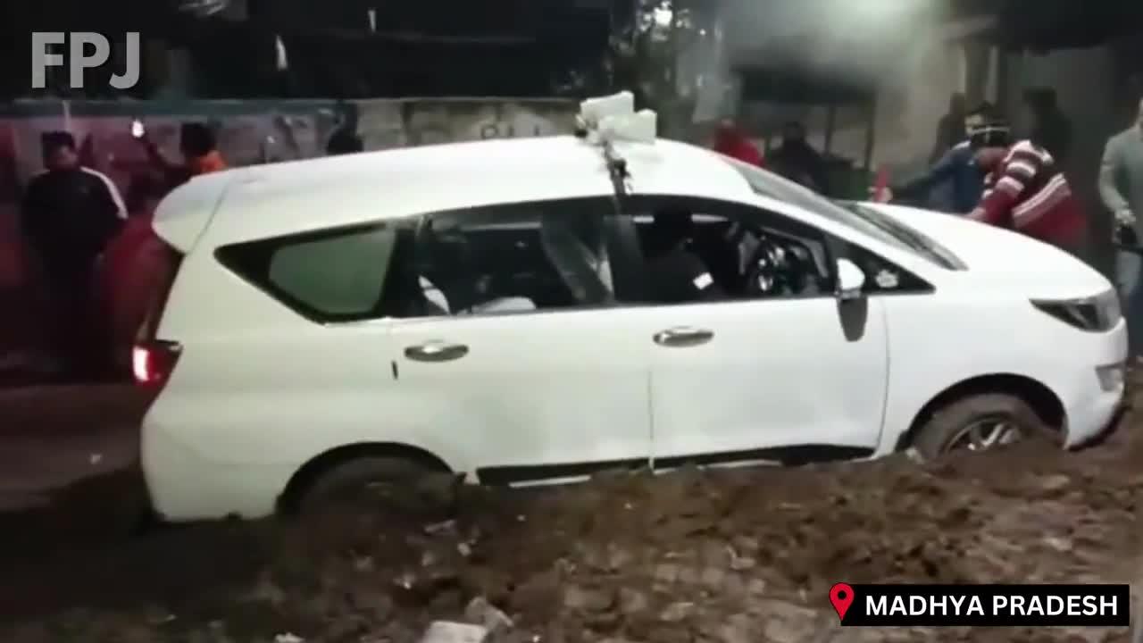 Indian Energy Minister car gets stuck in mud during his inspection of roads