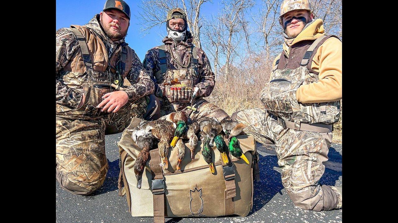 Missouri OPENING DAY Duck Hunt!! One News Page VIDEO