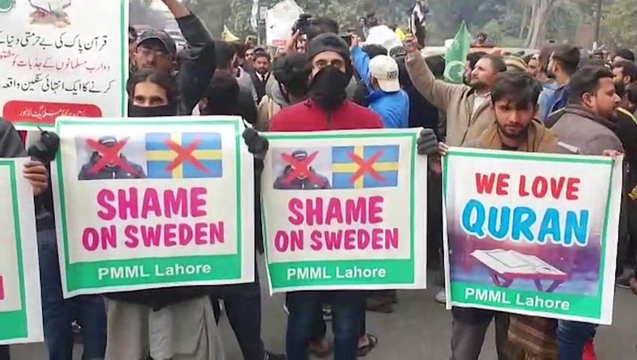 Hundreds protest in Pakistan against Koran burning by far-right politician in Sweden