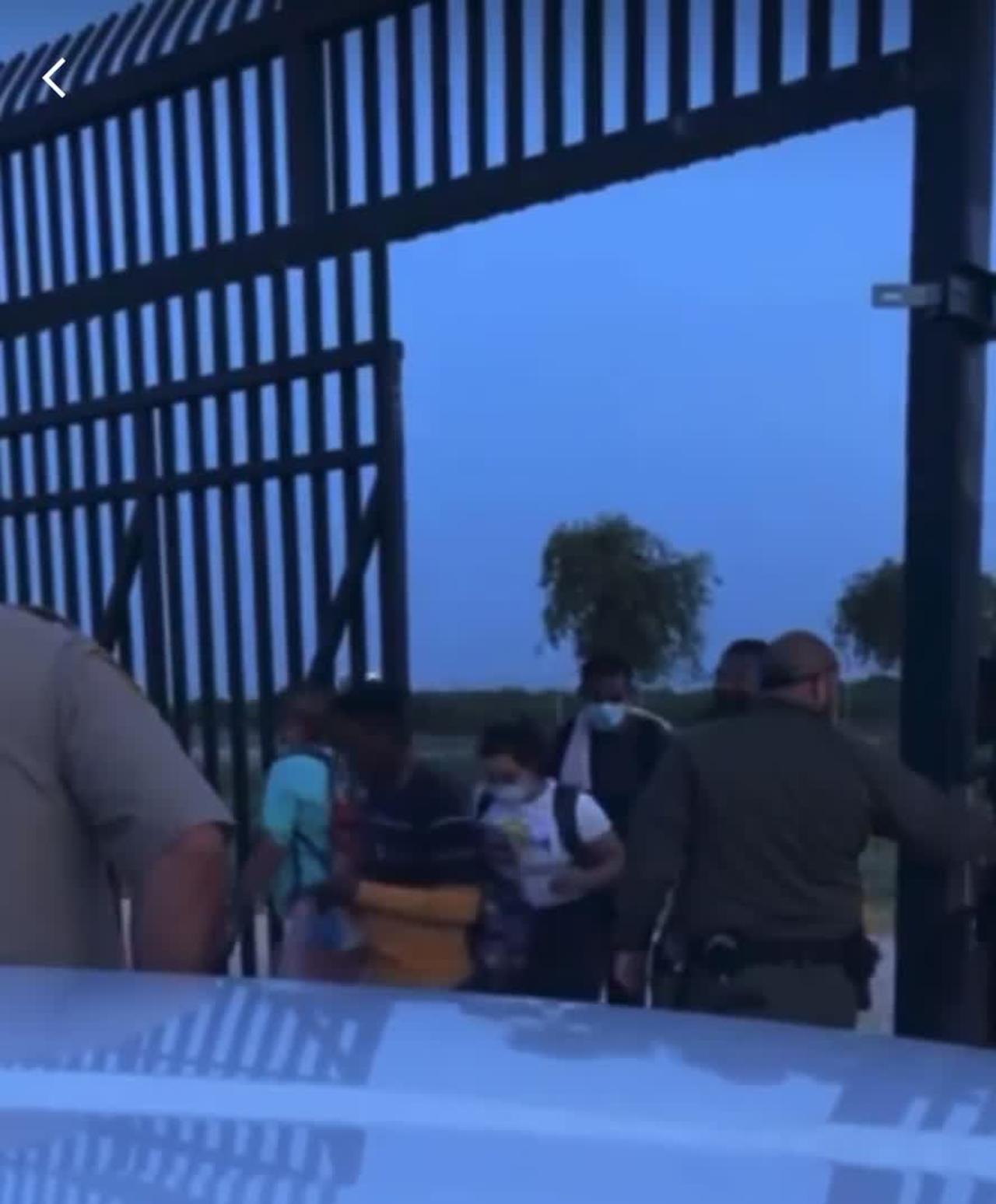BORDER PATROL JUST OPENS THE GATE TO AMERICA. "THE BORDER IS SECURE"