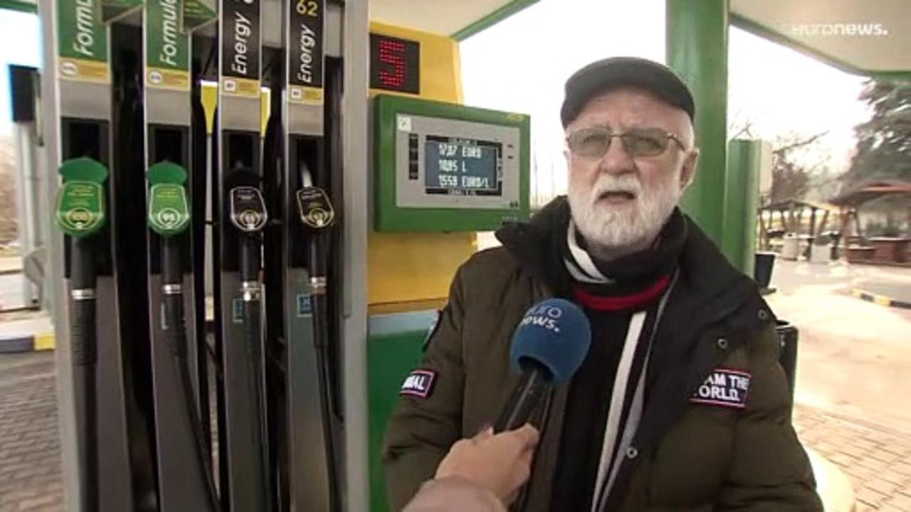 Hungarian motorists buy petrol in Slovakia and Romania to save money