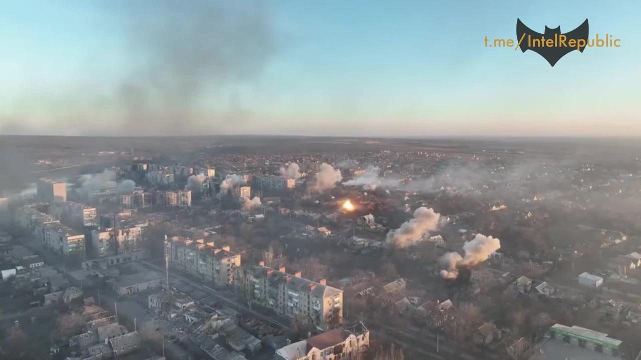 Wave of explosions THUNDER across Artyomovsk-Bakhmut