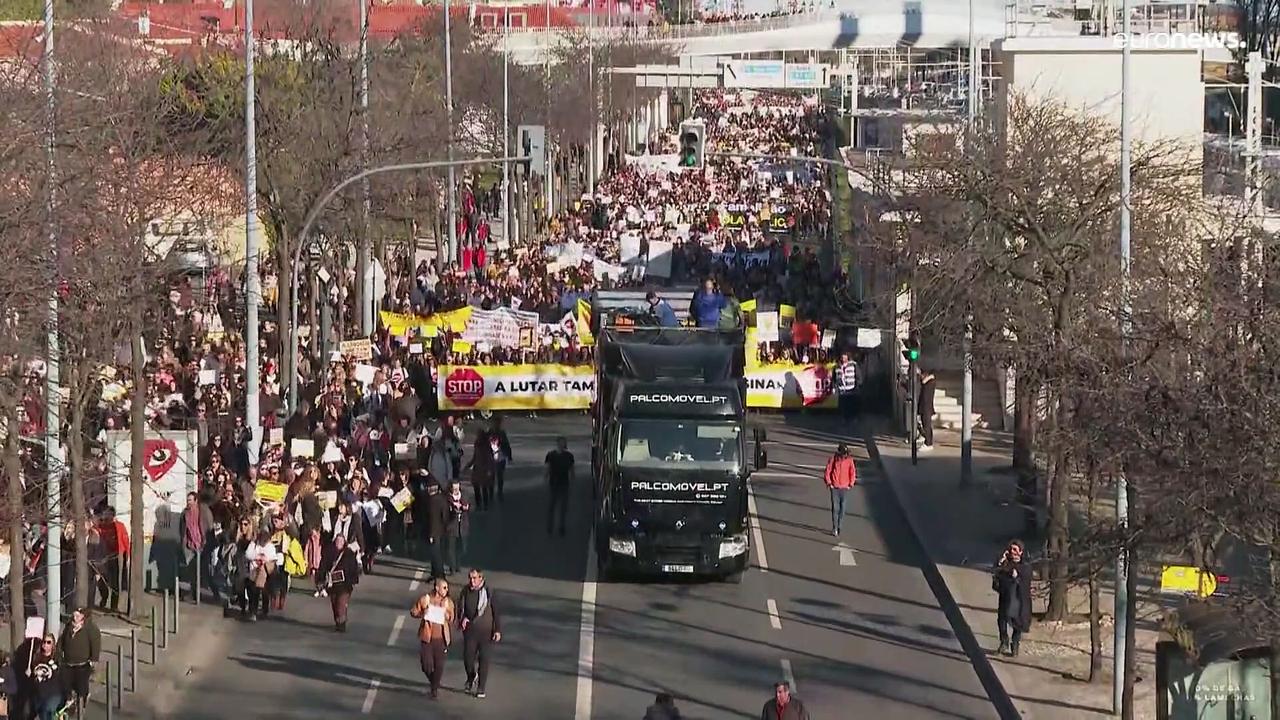 Portugal's school staff march for better pay and conditions
