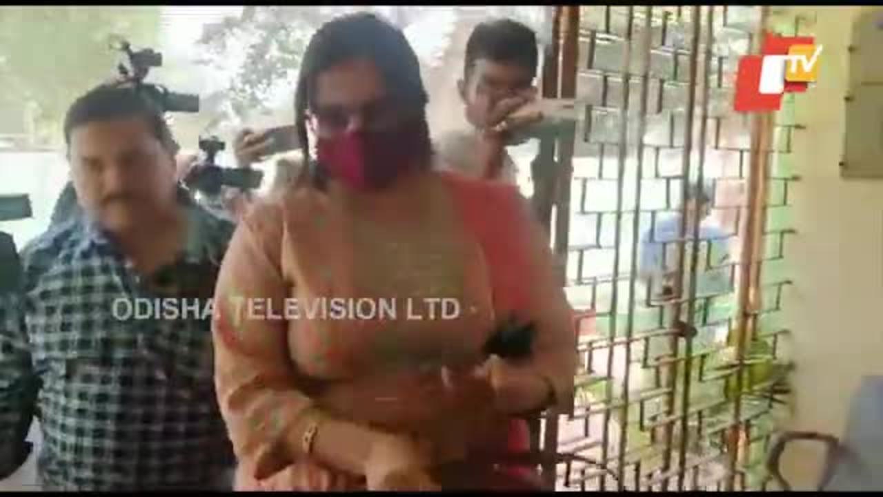 Singer Humane Sagar, wife Shriya appear before Cuttack Mahila police station for counselling