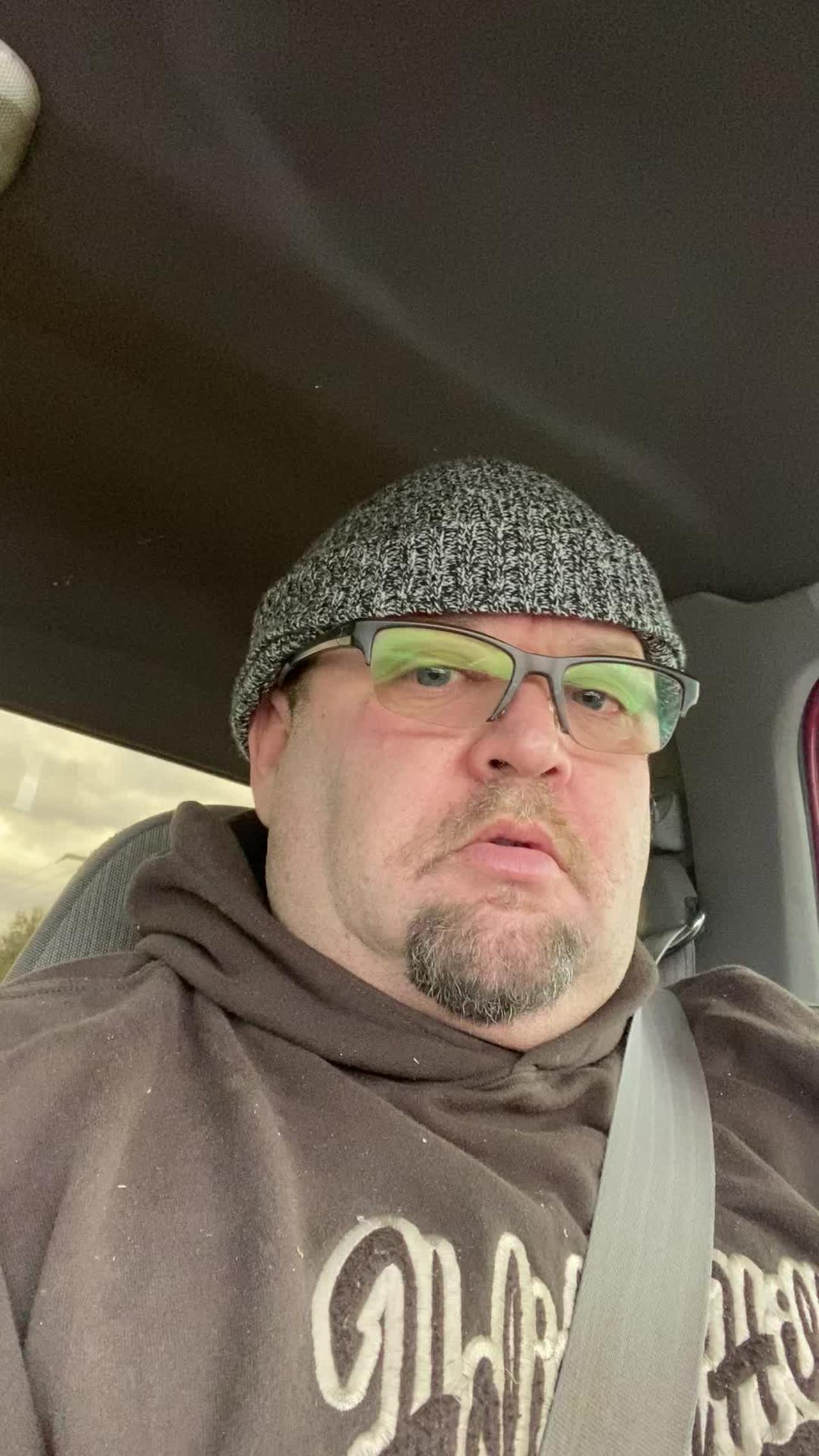 Fat Guy Sitting At Computer - ekexbl0