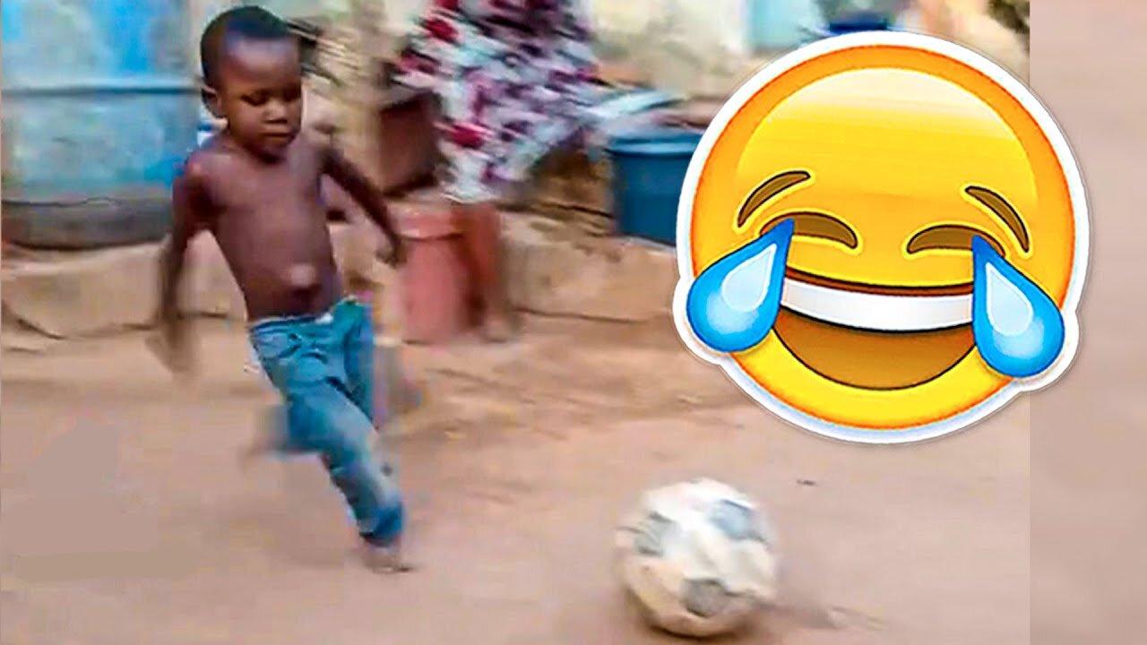 COMEDY MOMENTS IN FOOTBALL 😂🤣 FUNNIEST FAILS V2