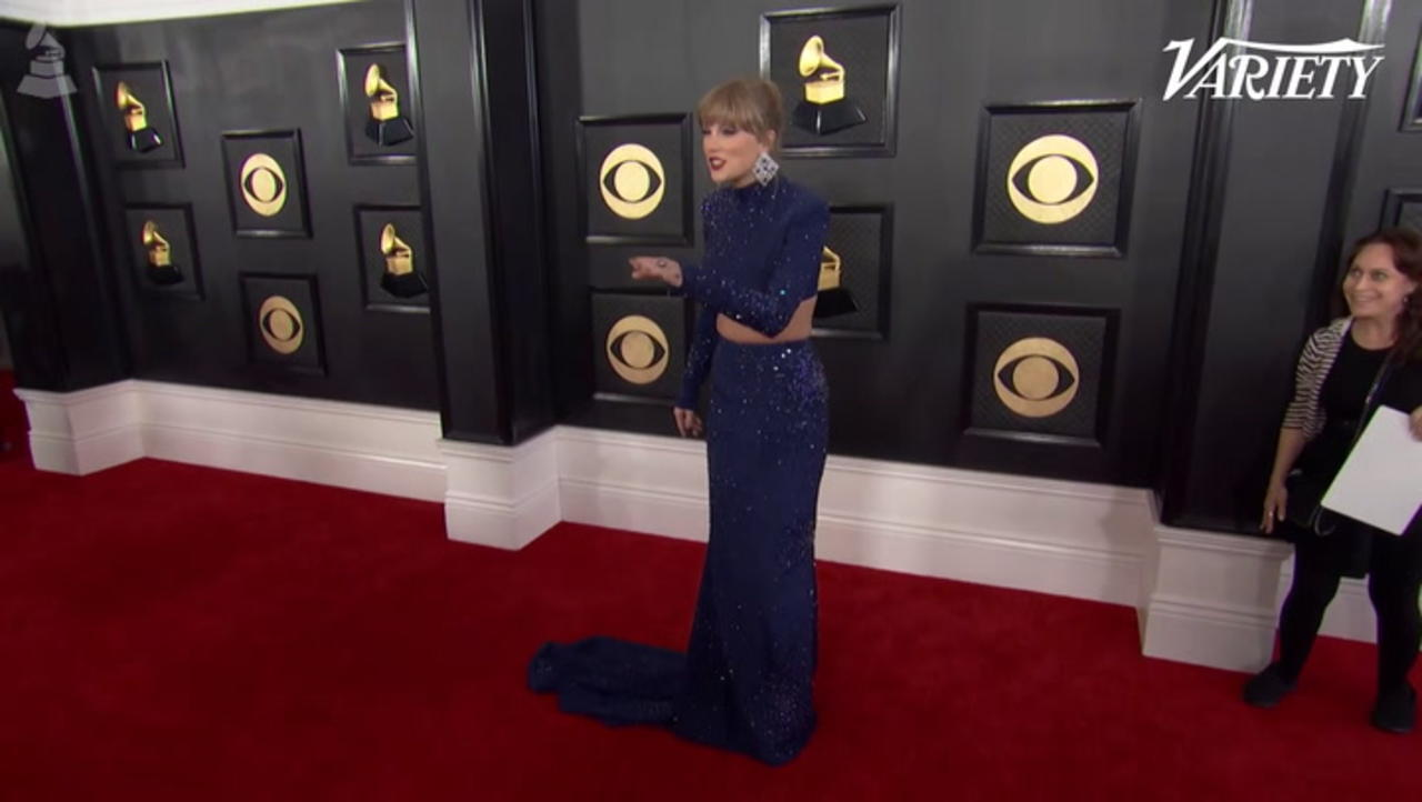 Taylor Swift Reassures Photographers She Isn't in Any Rush