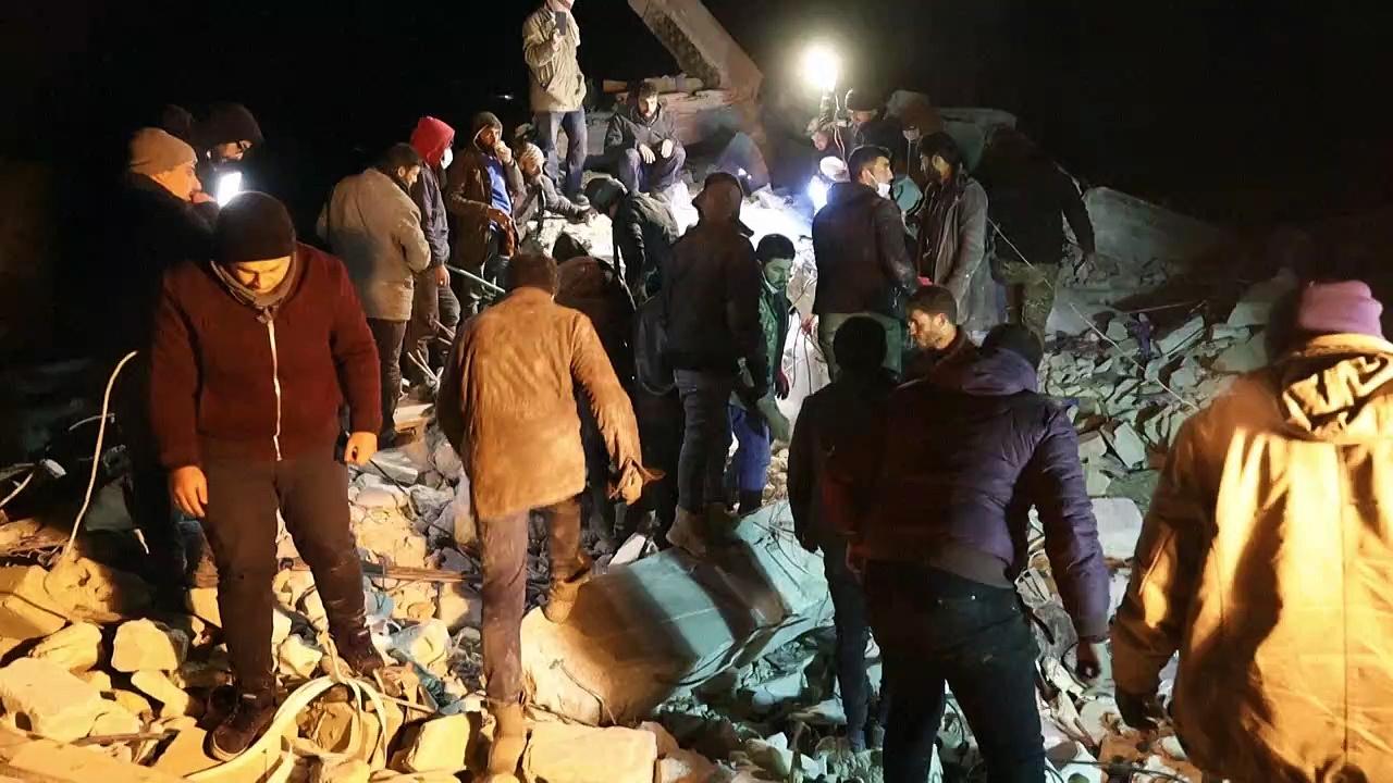 Syrian volunteers join rescue efforts for quake survivors