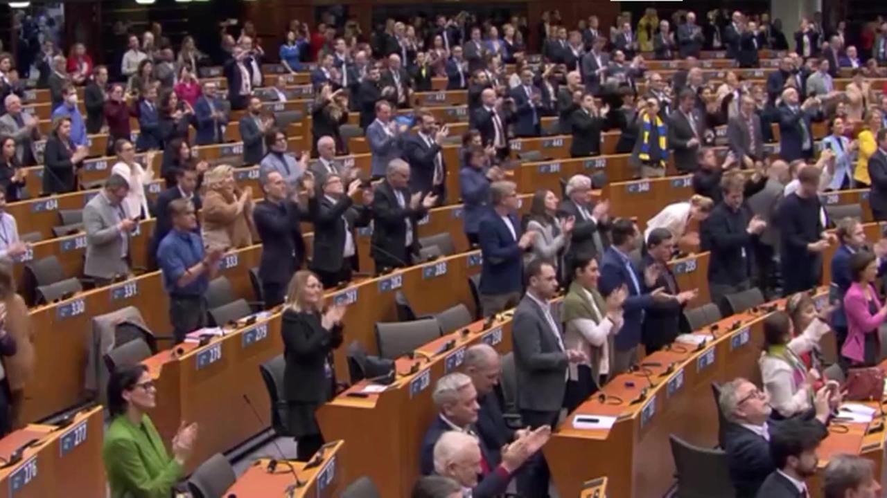 Zelenskyy at the European Parlament: I  ' can't return to Ukraine 'without results'