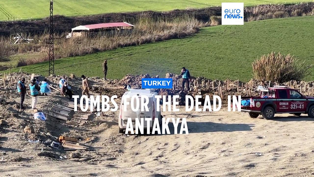 Mass graves start to appear in Antakya as rescue efforts in Turkey enter their final hours