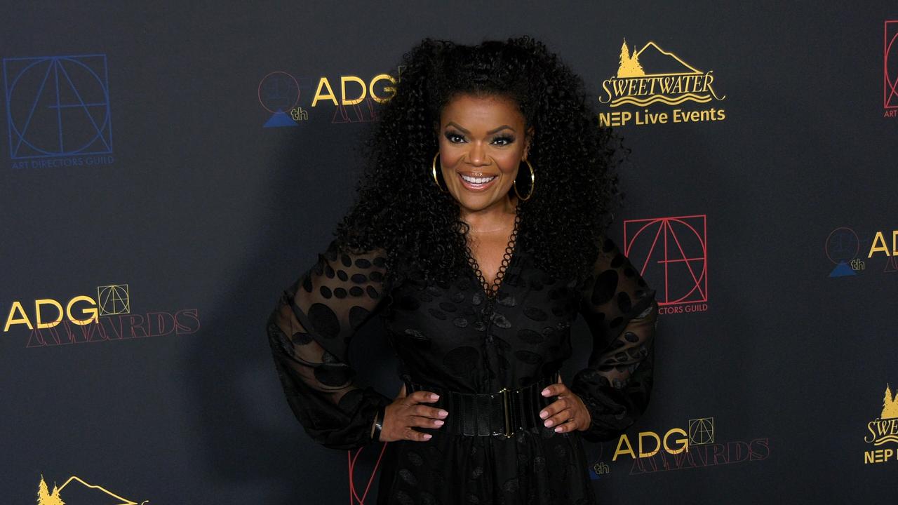 Yvette Nicole Brown 27th Annual ADG Awards Red Carpet