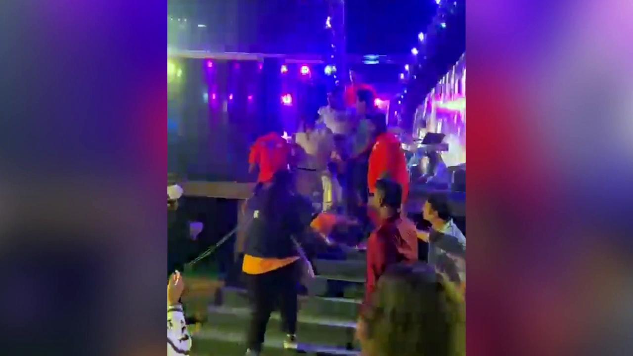 Sonu Nigam manhandled in Mumbai during performance