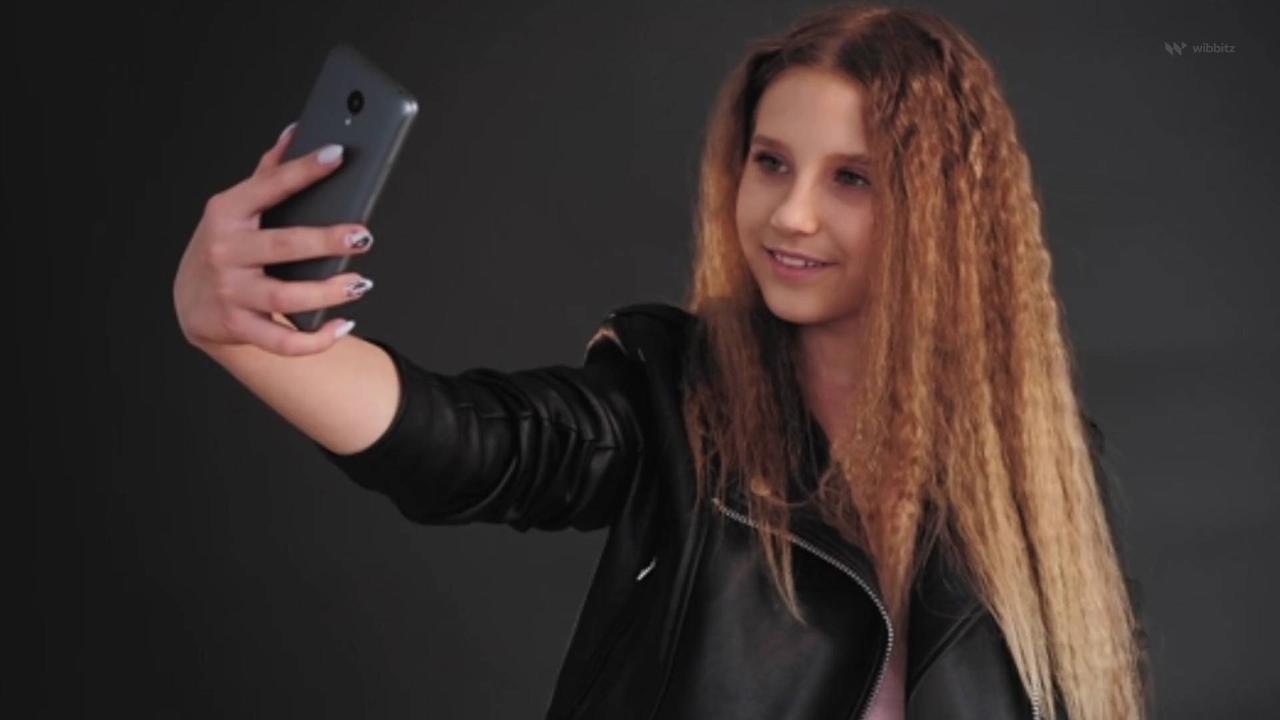 Cutting Back on Social Media Can Improve Teens' Self-Image, Study Suggests