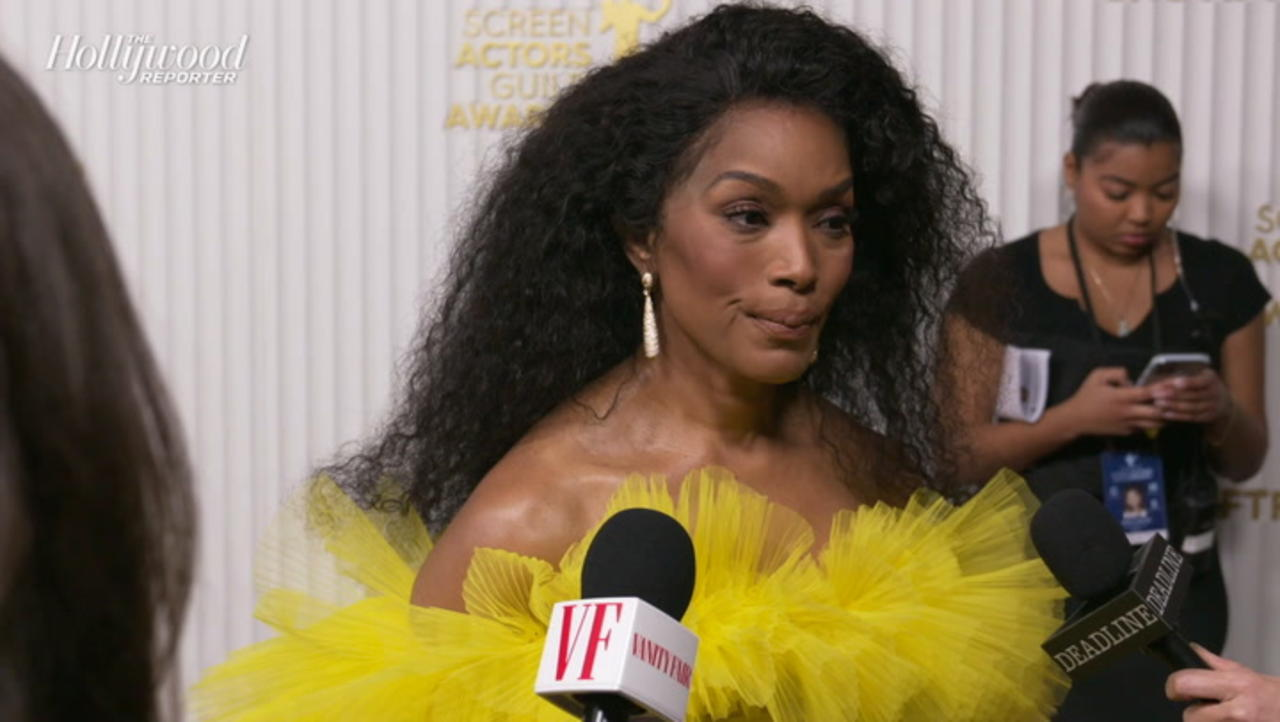 Angela Bassett talks about how many times people ask if she “did the thing”| SAG Awards 2023