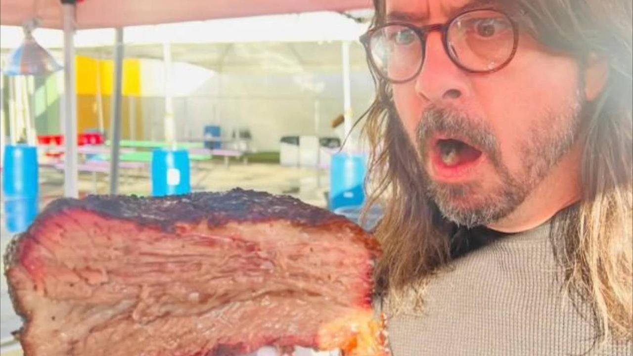 Dave Grohl Barbecues for 450 Homeless People