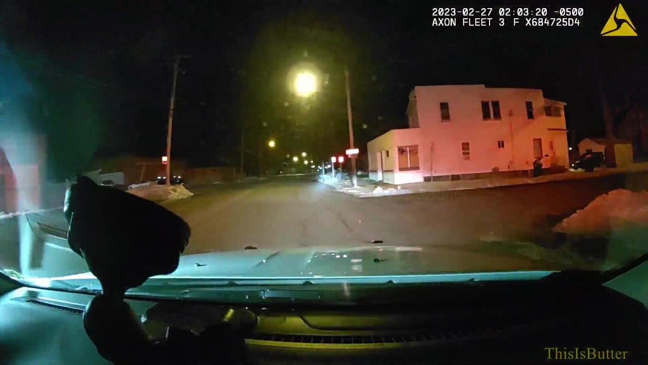 Car crashes into Niagara Falls apartment One News Page VIDEO