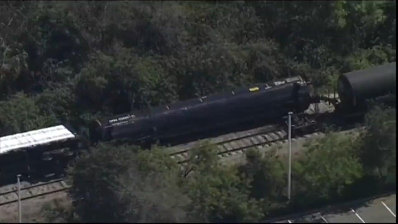 Train carrying propane tank derails in Manatee County, Florida