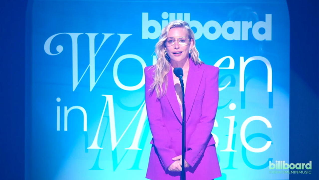Piper Perabo Introduces Rulebreaker Award Recipient Lainey Wilson | Billboard Women in Music 2023