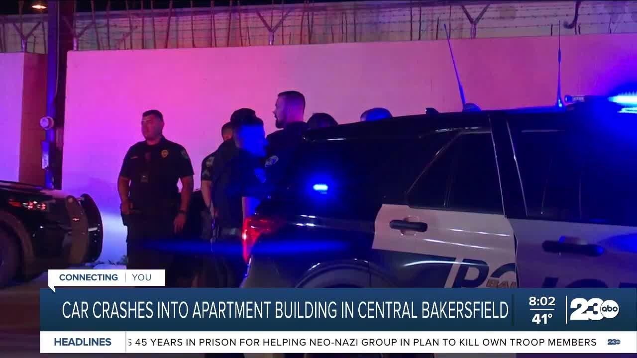 Car crashes into apartment building in Central Bakersfield