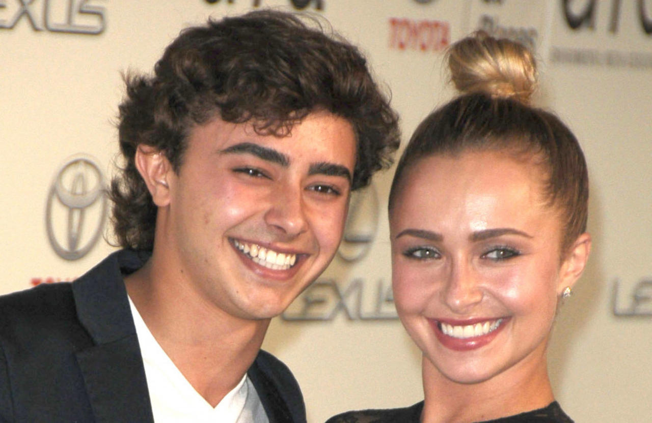 Hayden Panettiere tearfully told how her late brother is “right here with me”