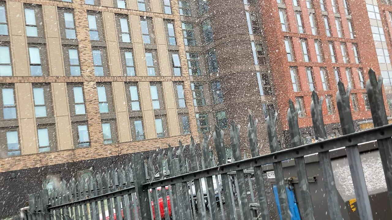 9th of march and it’s snowing !