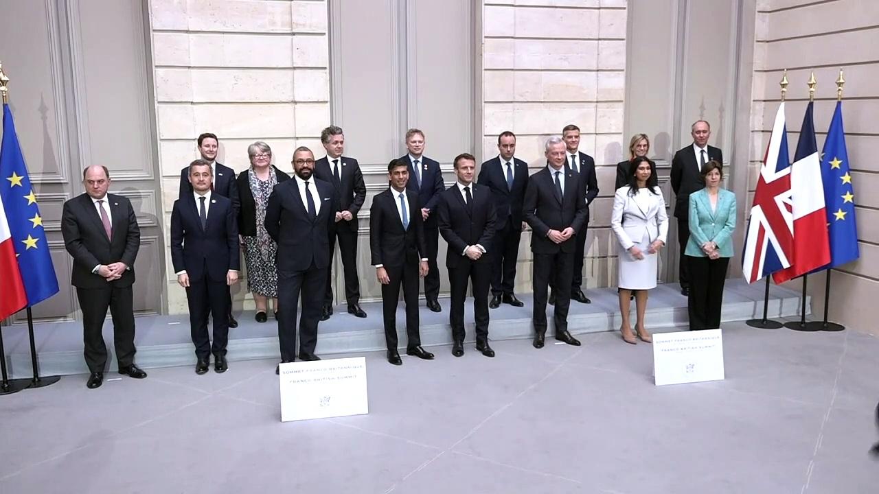 Sunak, Macron and ministers pose for photo in Paris