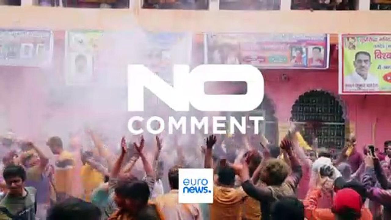 India soaks in colours for Holi festival