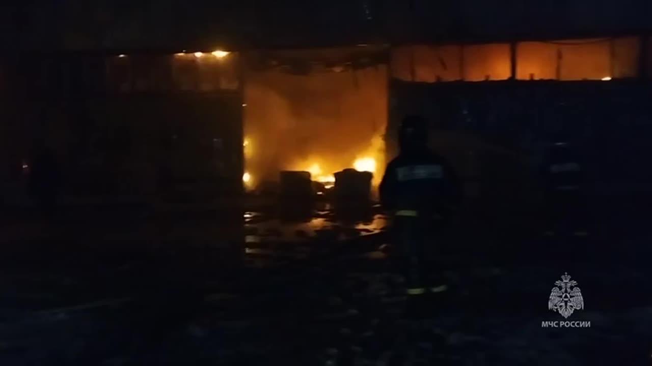 Massive 4500 SqM Warehouse on Fire Near Moscow