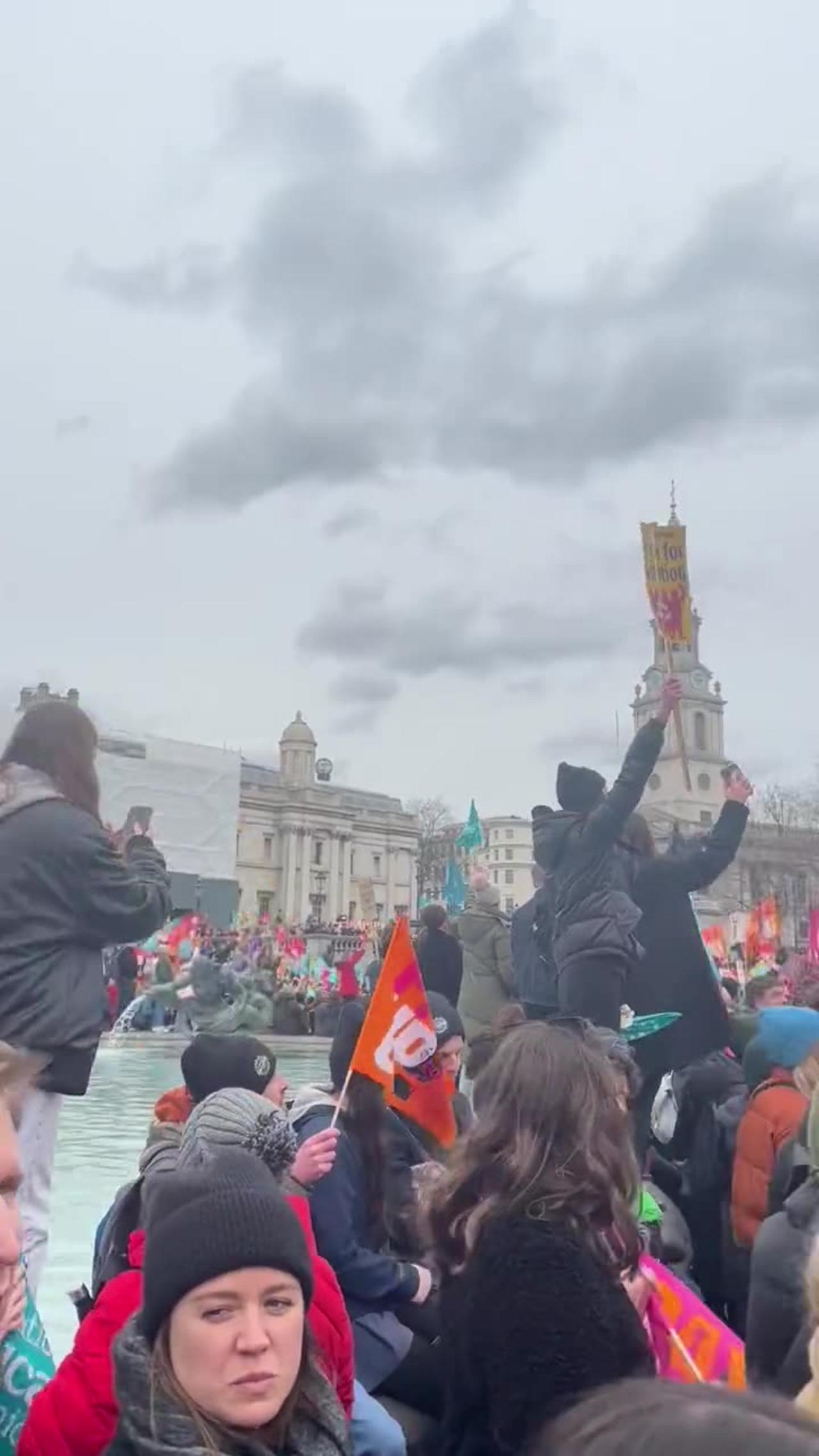 Striking teachers fill London's Trafalgar Square