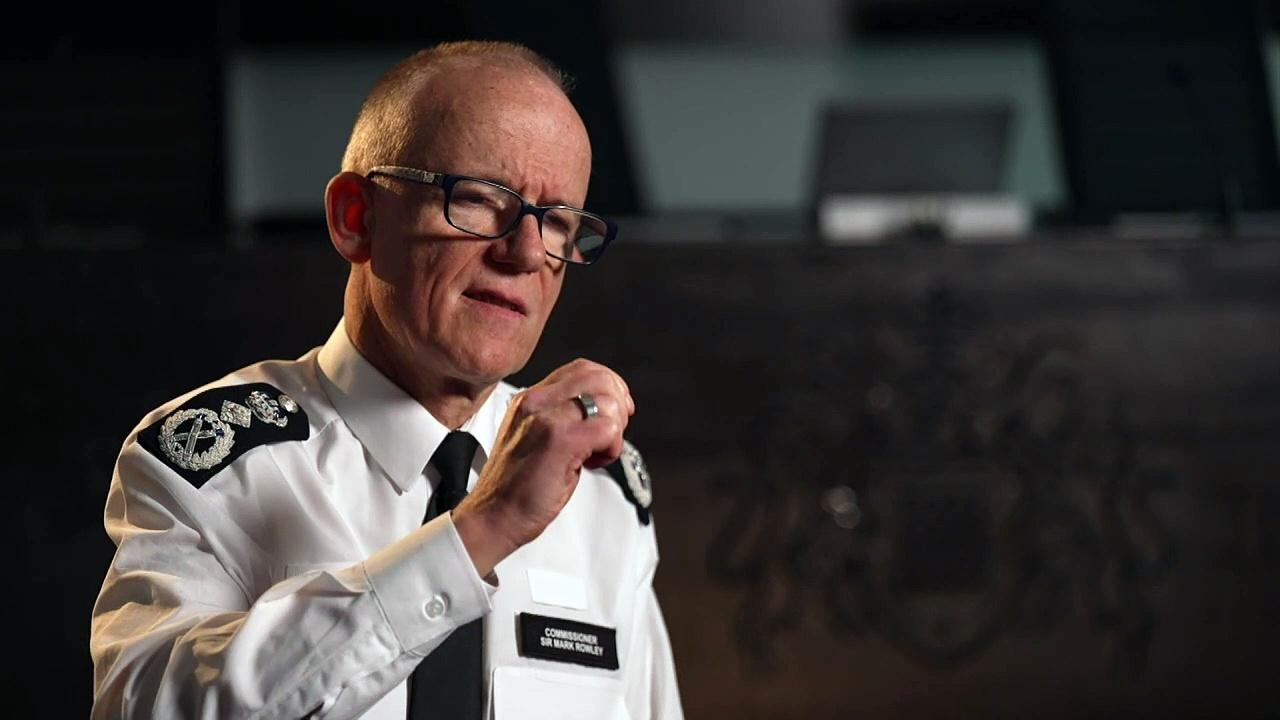 Met chief apologises for 'ghastly' Casey report findings