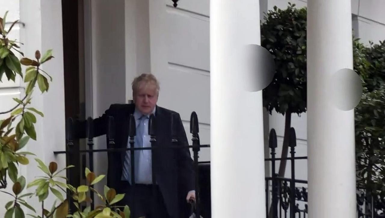 Boris Johnosn refuses to answer reporters outside home