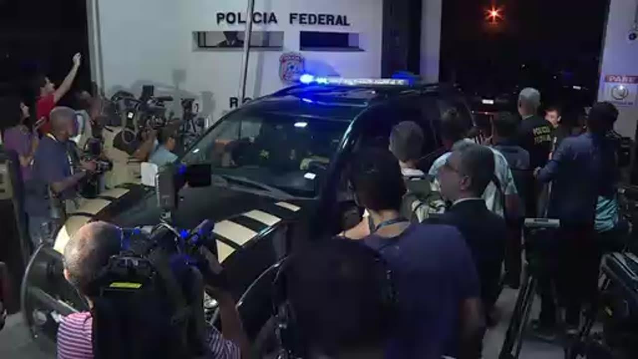 Preso:Temer deixa prédio da PF no Rio