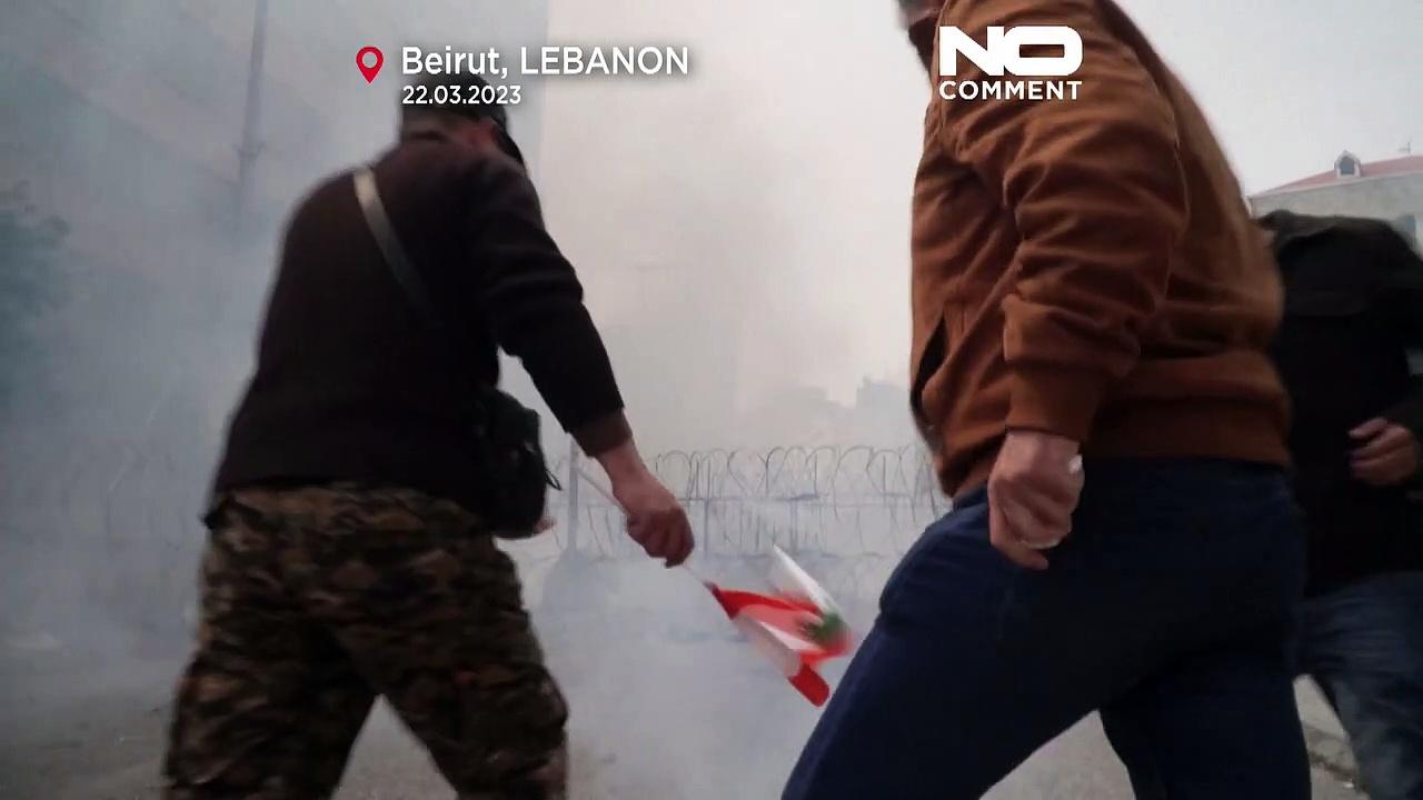 Watch: Retired army members clash with security forces in Lebanon
