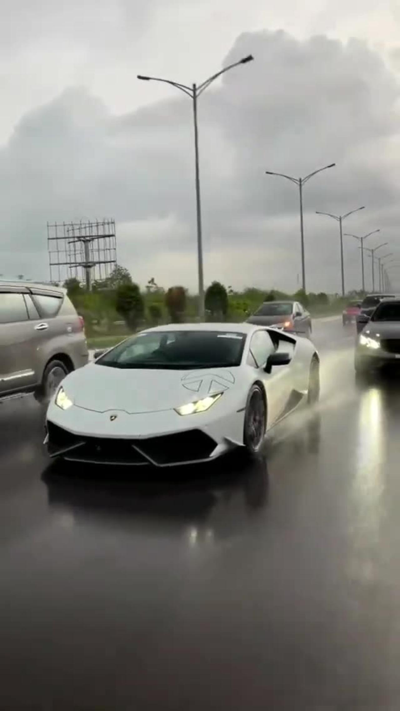 lCARS lamborgini attitude car stunt video - One News Page VIDEO