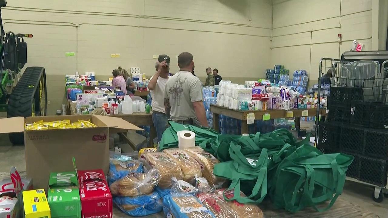 Volunteers rush to Mississippi after tornado leaves death and destruction