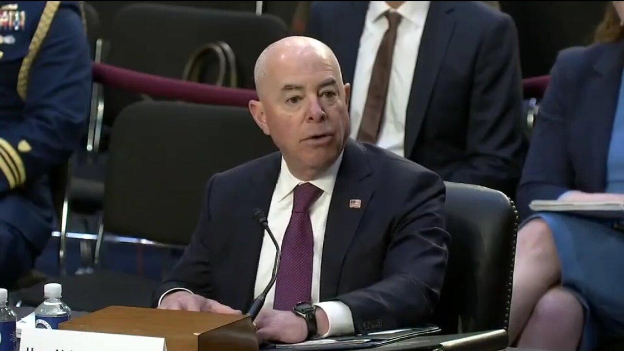 Under Questioning From Sen Cruz, DHS Sec Refuses - One News Page VIDEO