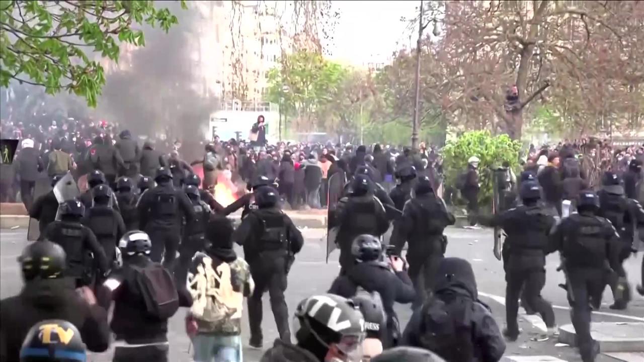 Clashes at rally against pension bill in France