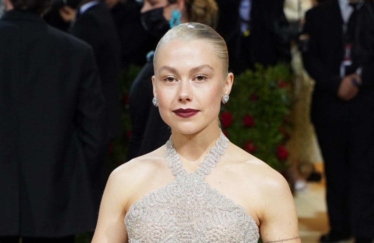 Phoebe Bridgers was 'bullied' at the airport while she was on the way to her dad's funeral