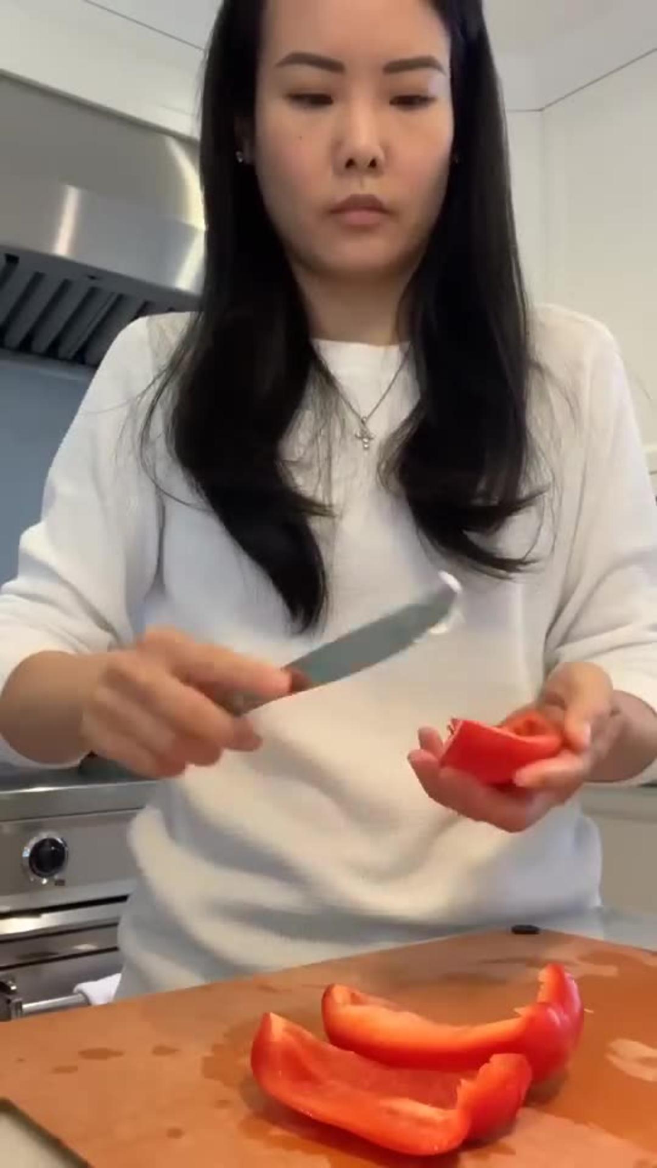 Would you eat bell peppers with cream cheese One News Page VIDEO