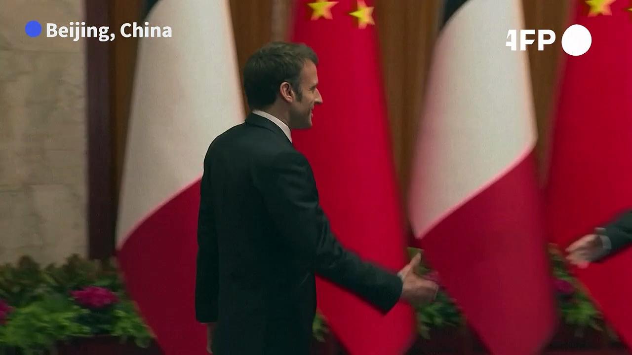 French president Macron meets with Chinese premier